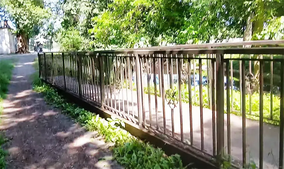 Демонтований і забутий місток виявили хмельничани під час обстеження парку (ВІДЕО)