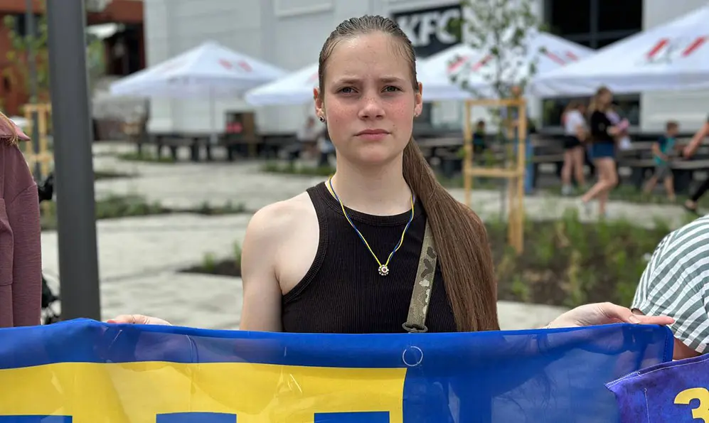 Хмельницька волонтерка робить «пакунки вдячності» для звільнених з полону військових