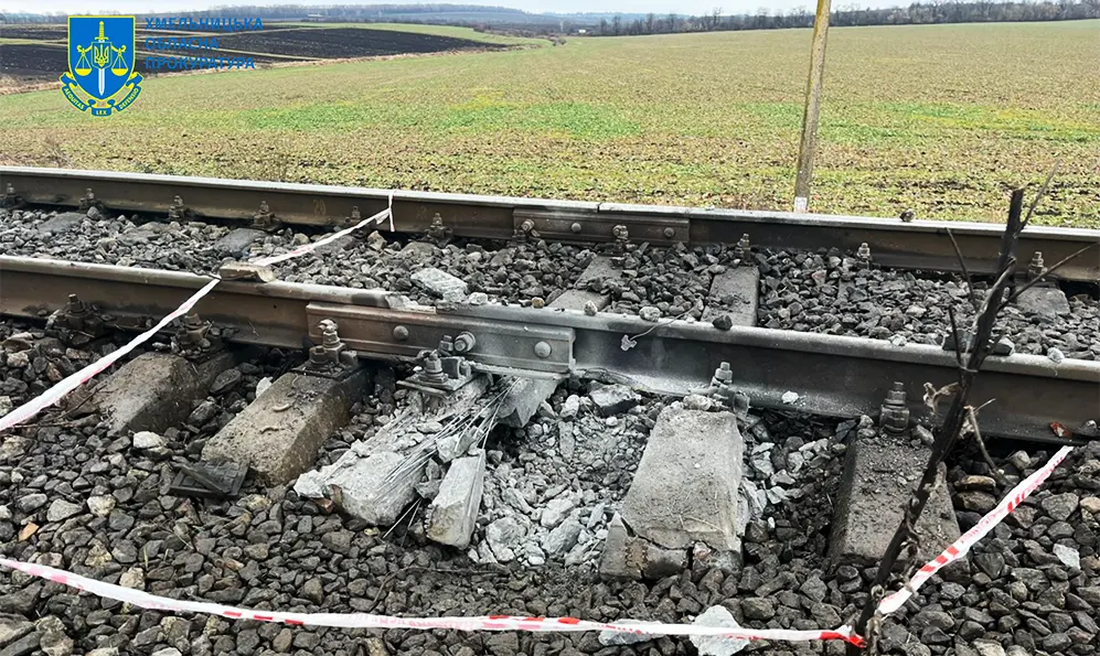 Двох дезертирів, які підірвали залізничну колію, судитимуть на Хмельниччині