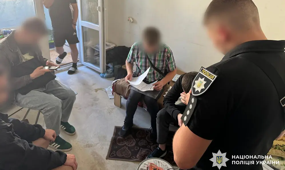 Привласнював кошти військових та волонтерів: поліцейські викрили керівника благодійного фонду у шахрайстві