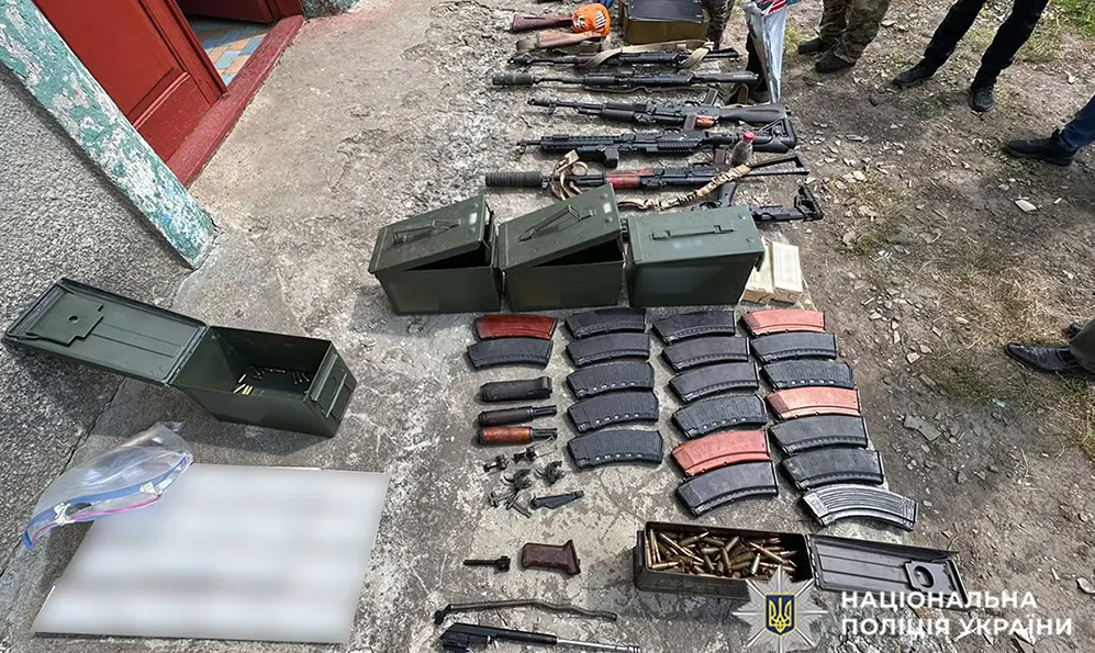 Понад сотню обшуків для виявлення нелегальної зброї провели правоохоронці на Хмельниччині