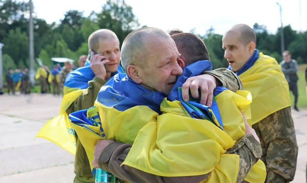 Ще двох захисників з Хмельниччини визволили з російського полону