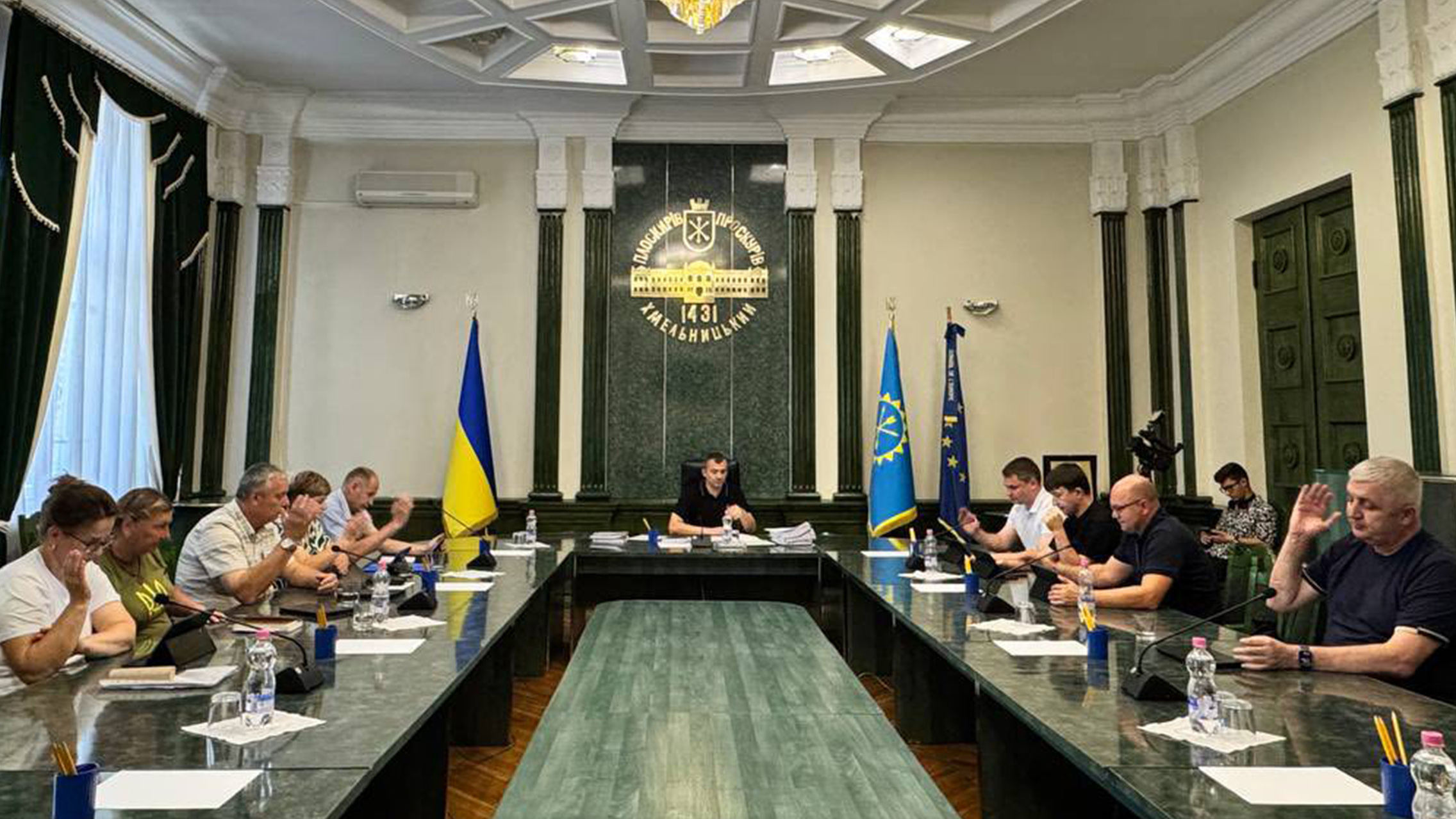 Транспорт, допомога, культура: підсумки засідання виконкому у Хмельницькому