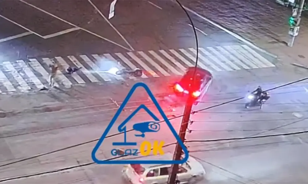 Вечірня ДТП у Хмельницькому: легковик збив мотоцикліста (ВІДЕО)