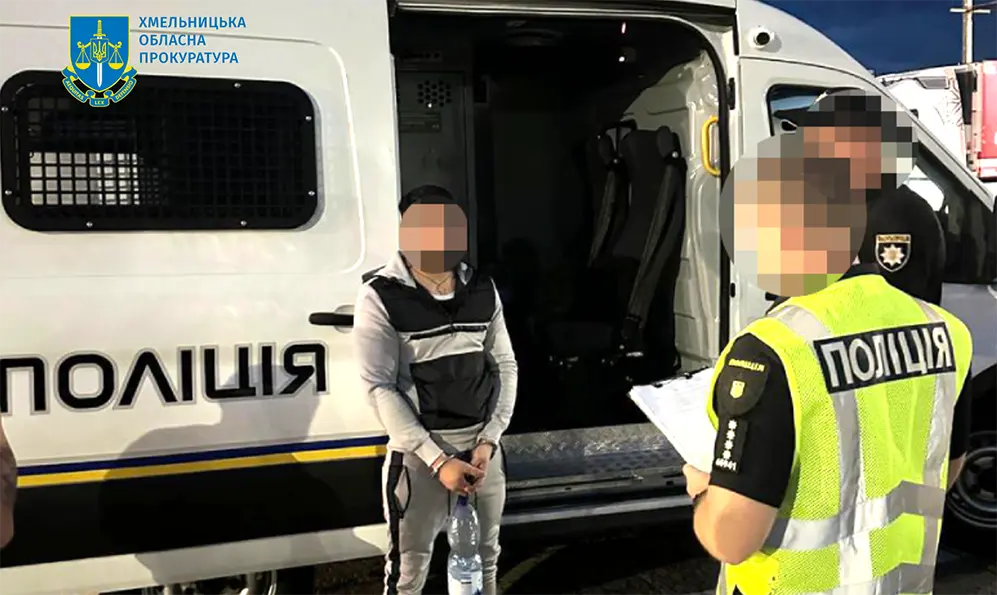 1800 доларів у пачці цигарок: мешканець Хмельниччини намагався підкупити слідчого