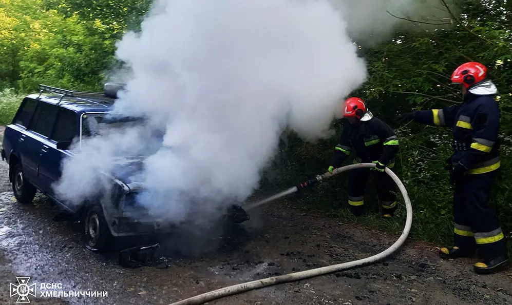 У селі на Шепетівщині горів автомобіль