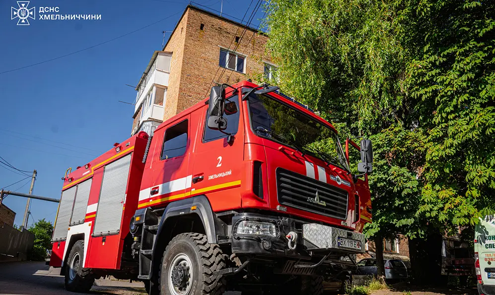 У Хмельницькому під час пожежі врятували чоловіка