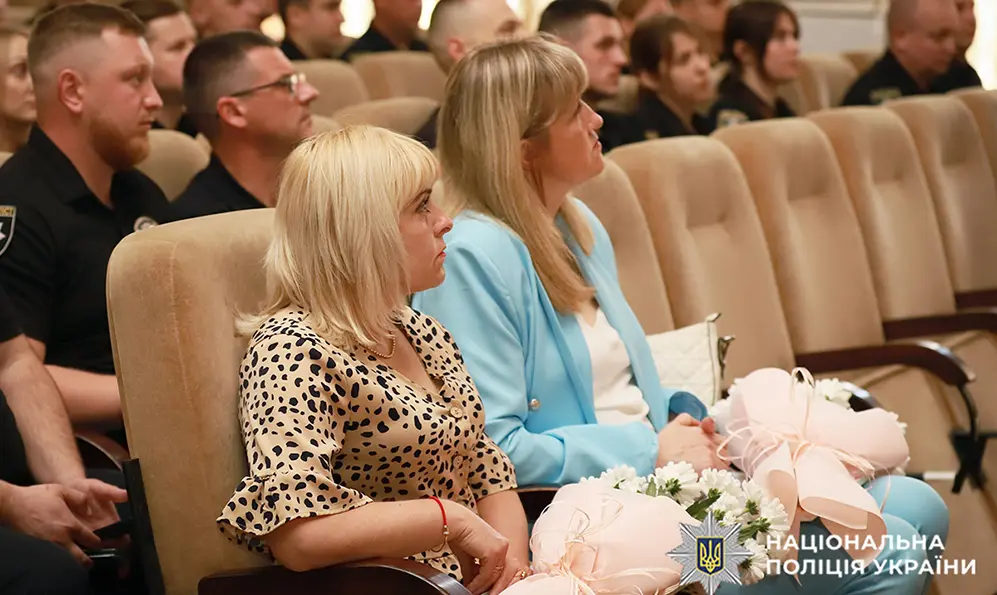 Батьки молодих слідчих з Хмельниччини отримали подяки від керівництва Нацполіції