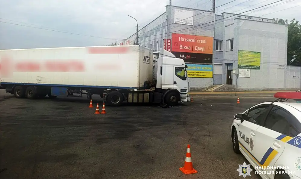У Старокостянтинові в ДТП потрапили вантажівка та неповнолітній на самокаті