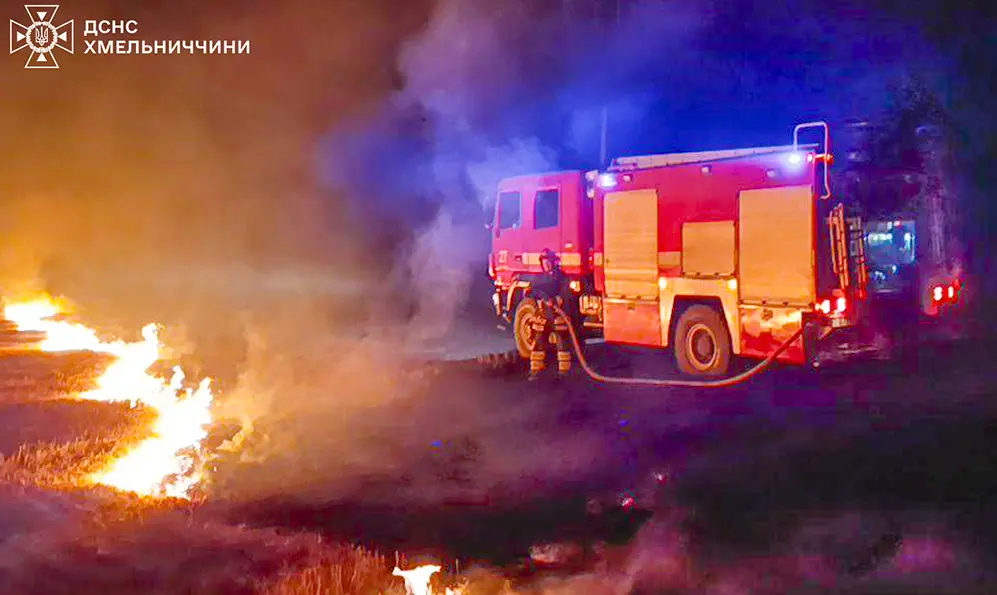 Понад півтори тисячі квадратних метрів сухостою вигоріло на Хмельниччині