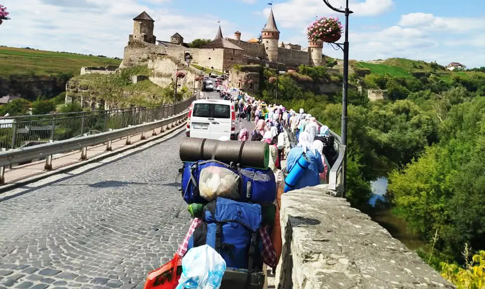 Попри заборону з Хмельниччини до Почаєва вирушила хресна хода вірян УПЦ