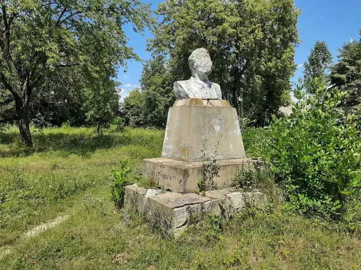 Останній в Україні пам’ятник Леніну демонтували на Хмельниччині