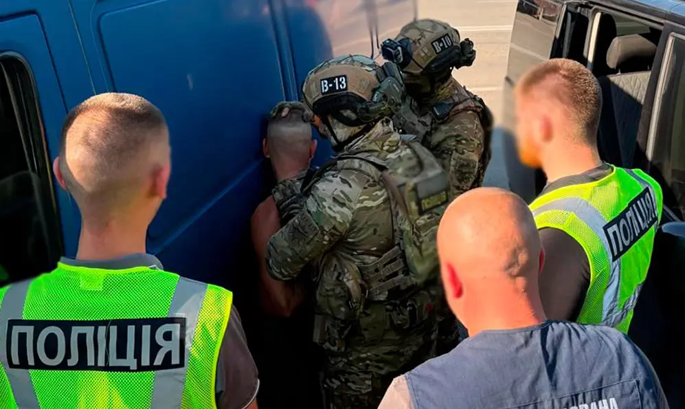 Організаторів схеми переправлення ухилянтів за кордон затримали на Хмельниччині