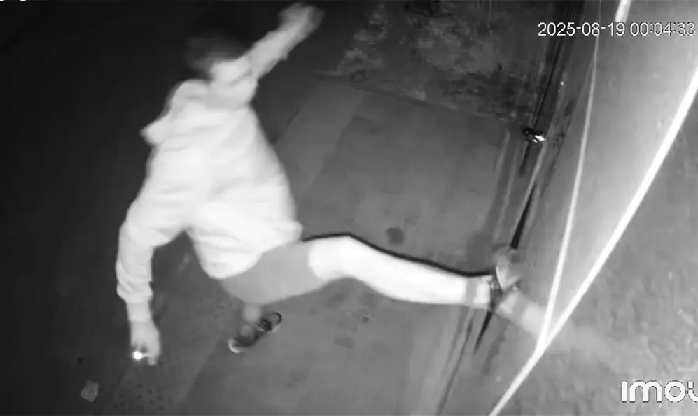 Вандали пошкодили громадську вбиральню у центрі Хмельницького (ВІДЕО)