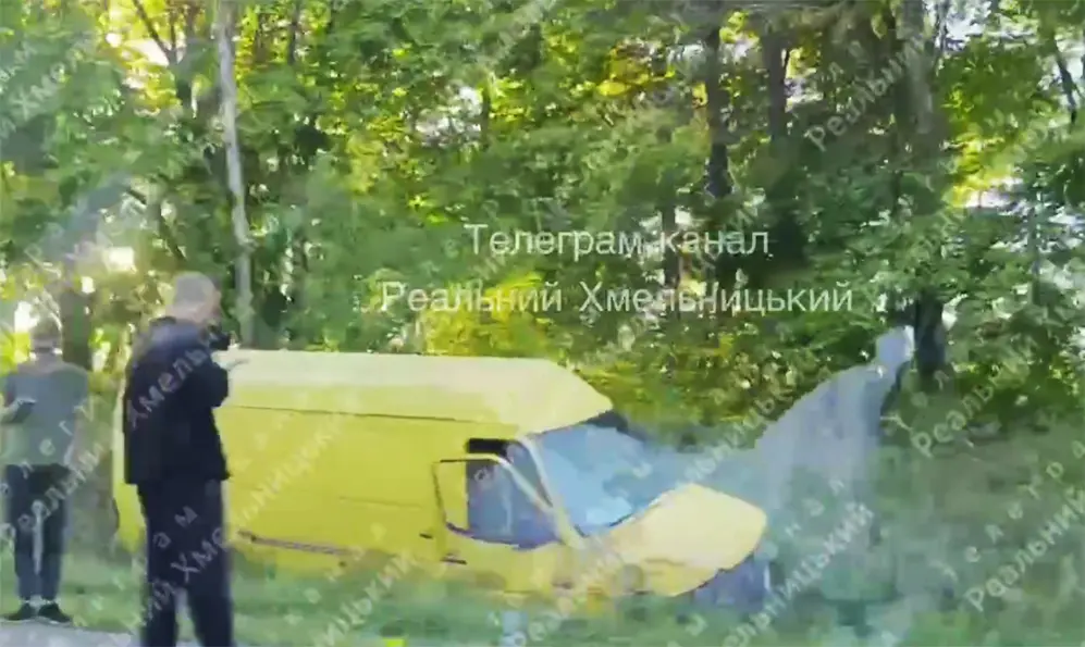 Вантажний бус та легковик зіткнулися на трасі неподалік Ярмолинців (ВІДЕО)