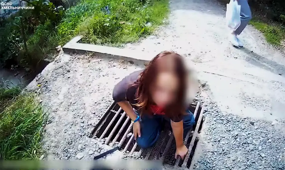 У Хмельницькому рятували дитину, яка потрапила в «пастку» зливової каналізації