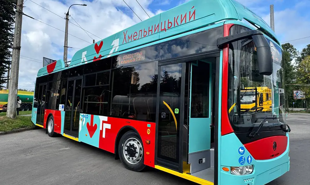 Ще 10 нових українських тролейбусів поповнили комунальний автопарк у Хмельницькому