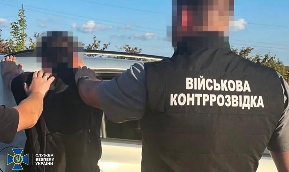 Агента ФСБ, який коригував атаки росіян по військових та інфраструктурних об’єктах, затримали у Хмельницькому