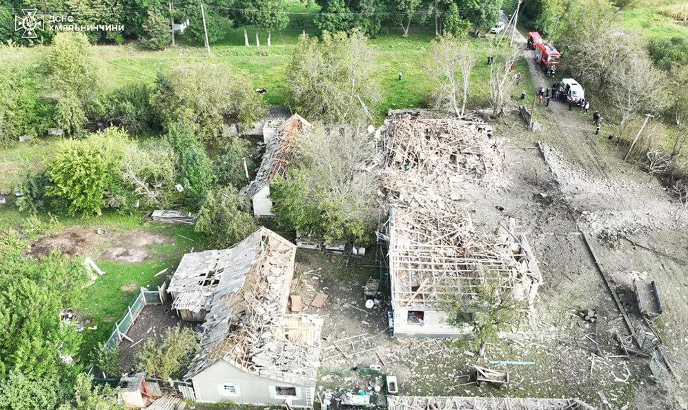 Внаслідок ракетного обстрілу на Кам’янеччині одна людина загинула, пошкоджено 20 будинків, 2 – зруйновано (ФОТО)