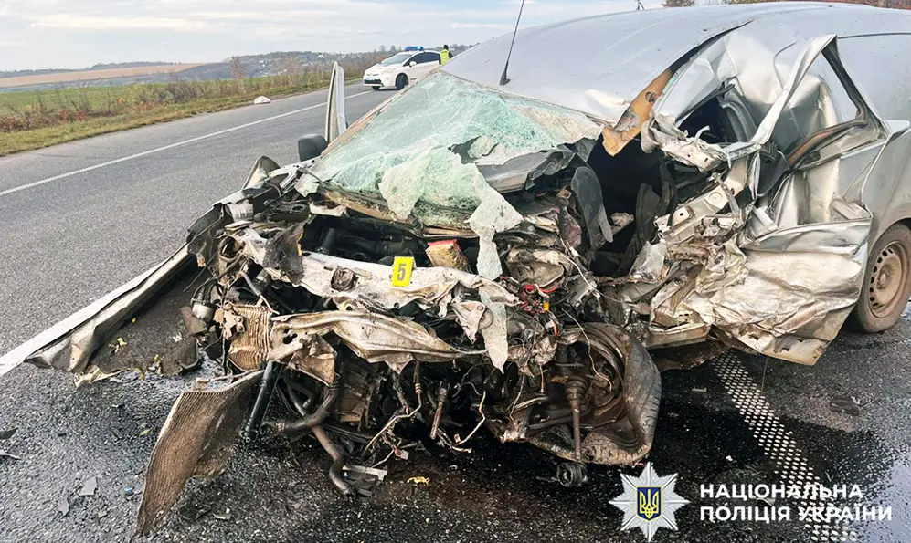 Два автомобілі зіткнулися на трасі у Хмельницькому районі: водії загинули