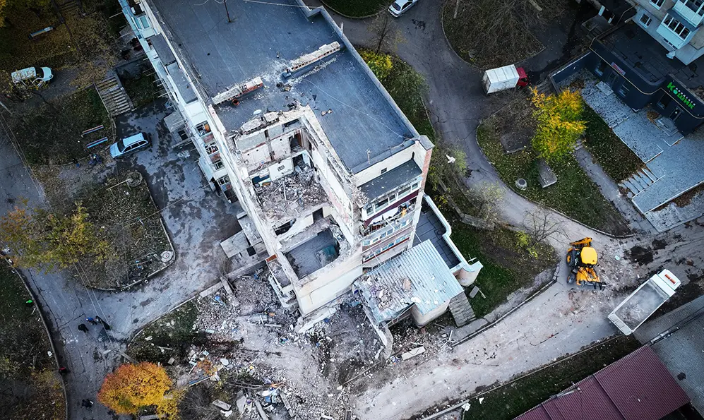 Момент руйнування будинку, в якому пролунав вибух, у Хмельницькому потрапив на відео