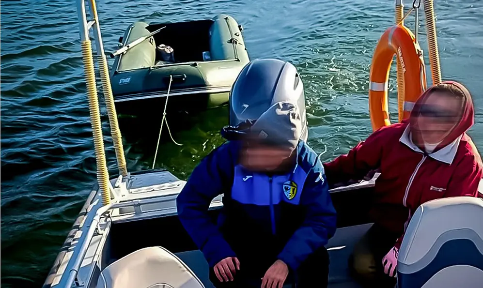 На Дністрі врятували двох осіб на човні