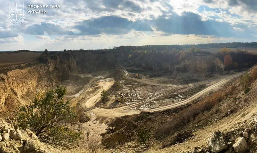 Незаконний видобуток вапняку на Кам’янеччині завдав шкоди на майже 240 мільйонів