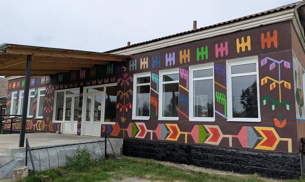 Будівлю «Бакота хабу» на Кам’янеччині прикрасили новим стінописом (ФОТО)