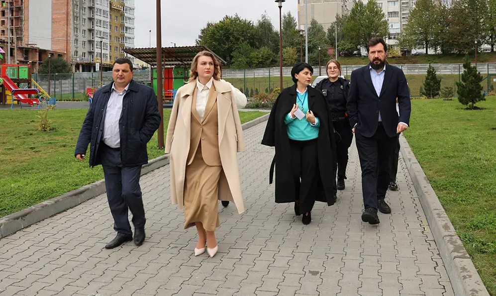 Заступник міністра освіти і науки перебував з візитом на Хмельниччині: які заклади відвідав