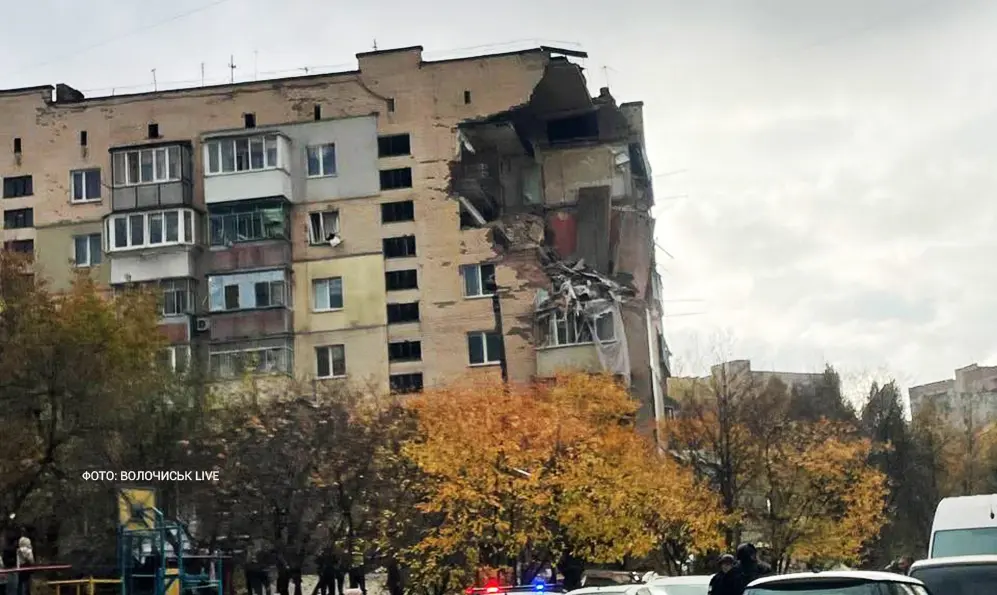 У Хмельницькому внаслідок вибуху зруйновано частину будинку (ВІДЕО)