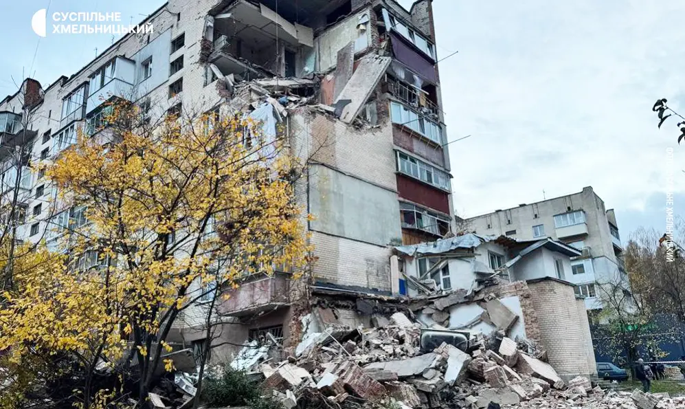 «Вікна повилітали скрізь»: хмельничанка розповіла про наслідки вибуху у сусідньому будинку
