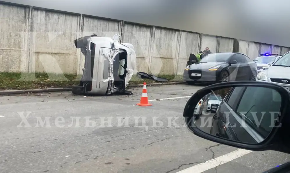 ДТП у Хмельницькому з перекиданням авто: є постраждалі (ВІДЕО)