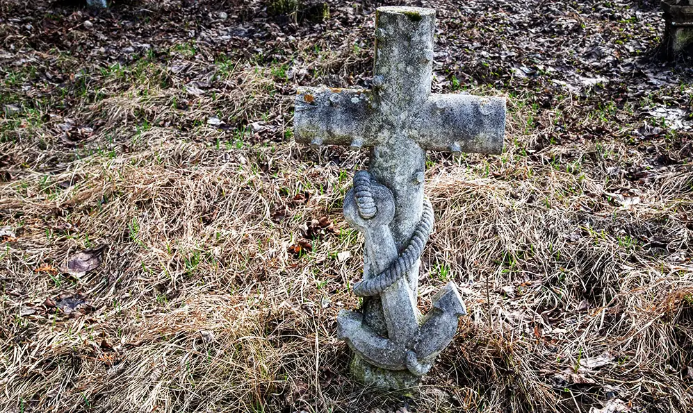 Унікальні фото некрополів Городка показали у соцмережах (ФОТО)