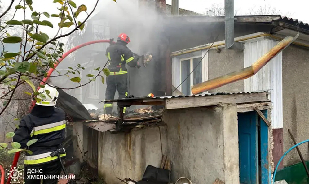 Чотири пожежі у житлових будинках ліквідували на Хмельниччині: є загибла