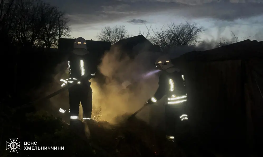 Три будівлі та солома горіли на Хмельниччині