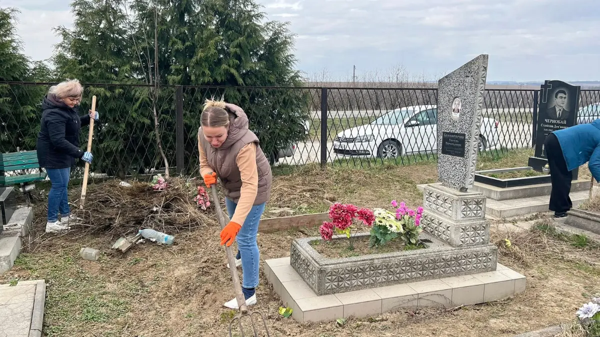 Спільна пам’ять у дії: громада на Хмельниччині провела масштабний благоустрій кладовищ