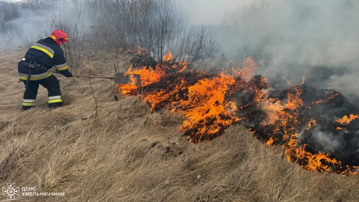 Вогняна субота на Хмельниччині: рятувальники ліквідували 12 пожеж в екосистемах за добу