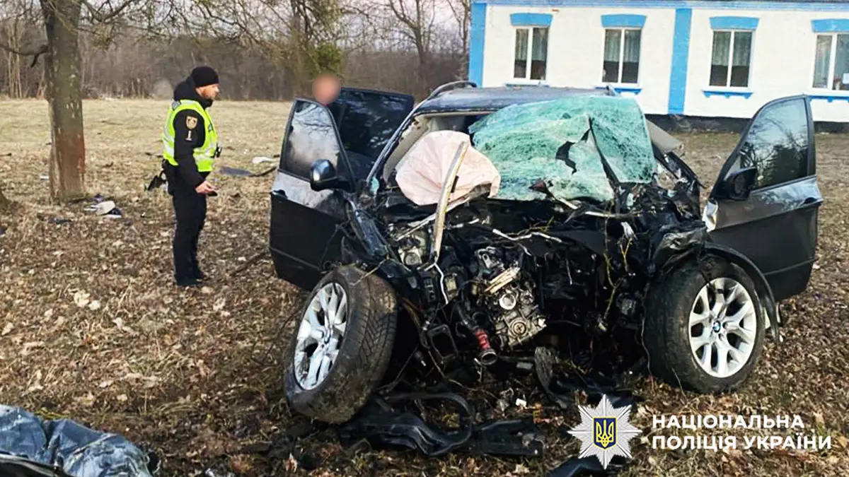 Смертельні зіткнення та наїзди на пішоходів: хроніка ДТП на Хмельниччині за вихідні