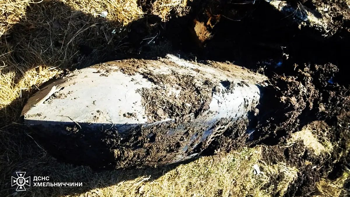 Піротехніки Хмельниччини знищили сучасну ракету Х-101 та артснаряд часів Другої світової