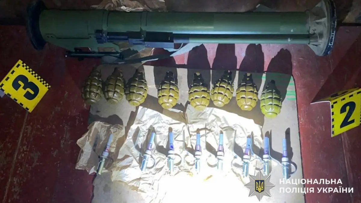 На Хмельниччині судитимуть жителя Прикарпаття за перевезення арсеналу боєприпасів у багажнику