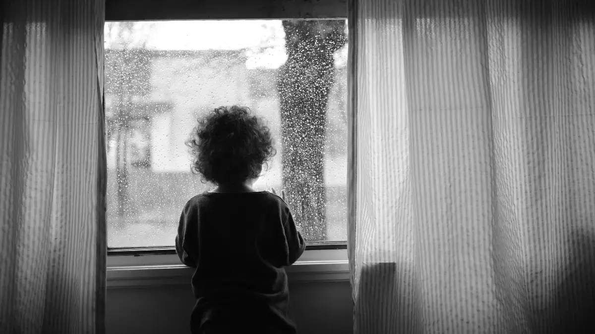 У Хмельницькому 1-річна дитина випала з вікна шостого поверху
