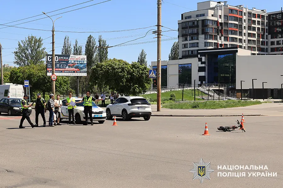 у Хмельницькому 35-річний самокатчик врізався в «Audi»
