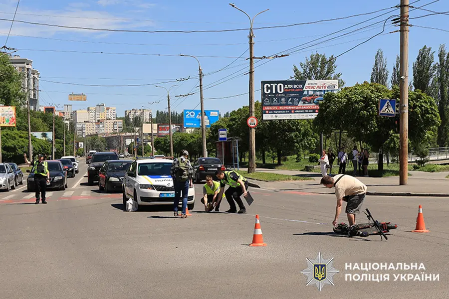 у Хмельницькому 35-річний самокатчик врізався в «Audi»