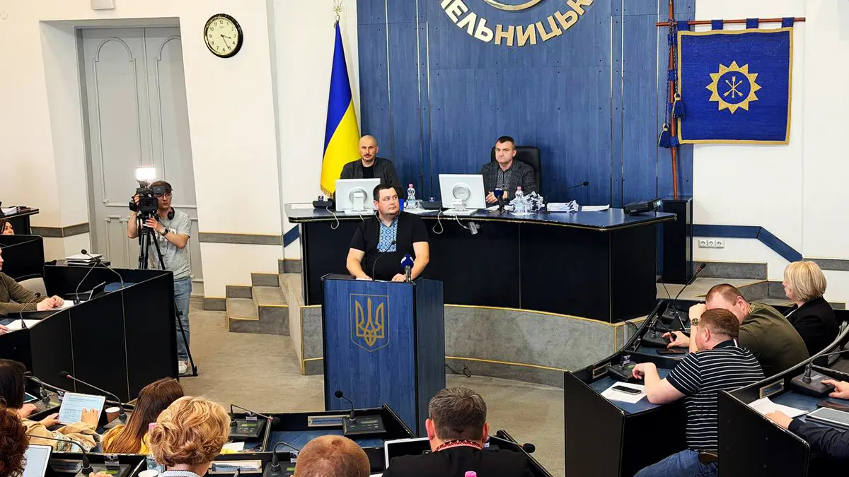 Дрони для ЗСУ, допомога родинам Героїв та захист зелених зон: за що голосували на сесії Хмельницької міської ради