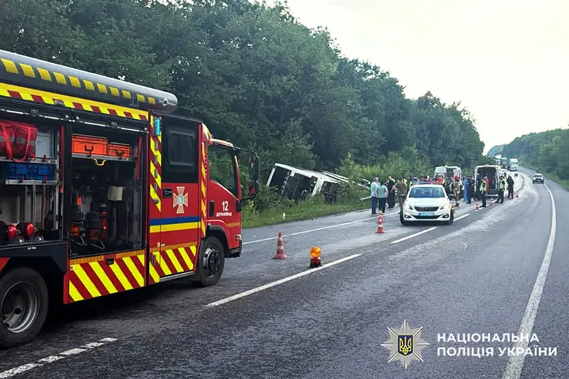 Наслідки ДТП біля села Шатава на Кам’янеччині