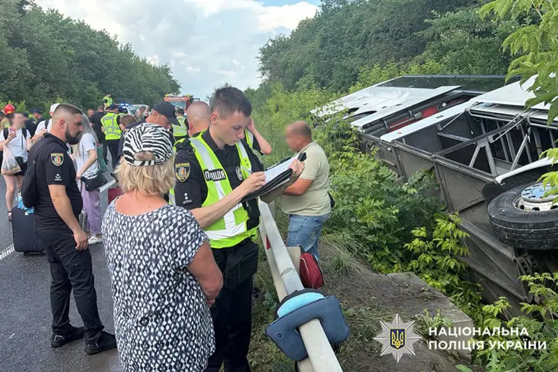 Наслідки ДТП біля села Шатава на Кам’янеччині