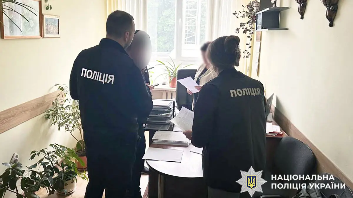 У Хмельницькому сина керівниці відділу кадрів вишу підозрюють у торгівлі відстрочками від мобілізації