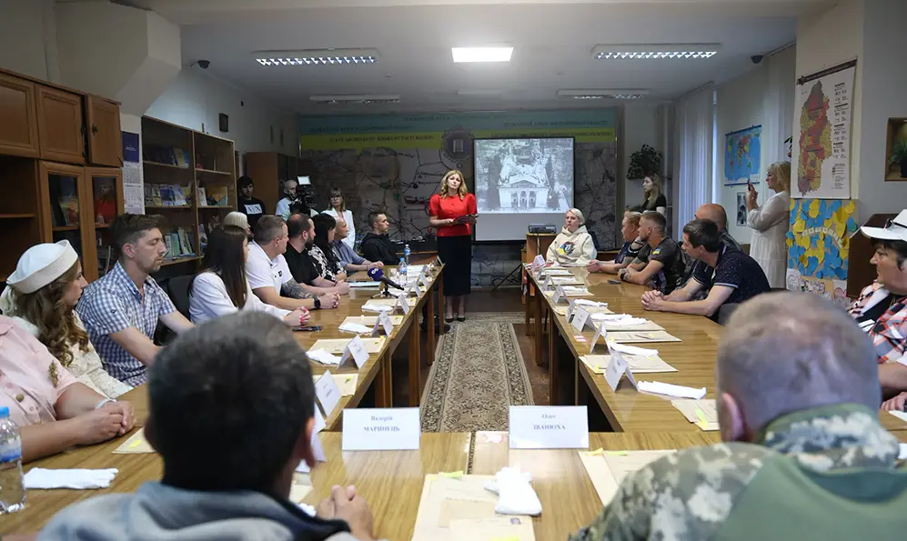 У Держархіві Хмельниччини відбулася зустріч родин загиблих у полоні та звільнених захисників