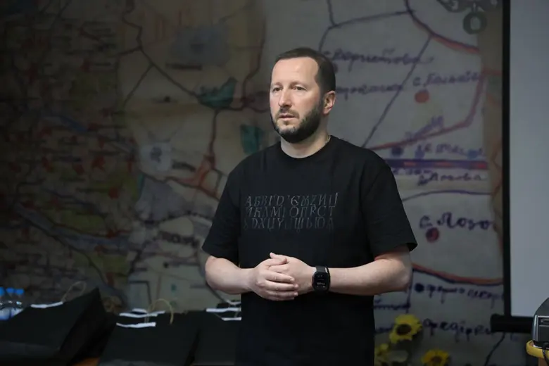 Зустріч у Хмельницькому з військовими, які повернулися з російського полону, та родинами загиблих захисників.