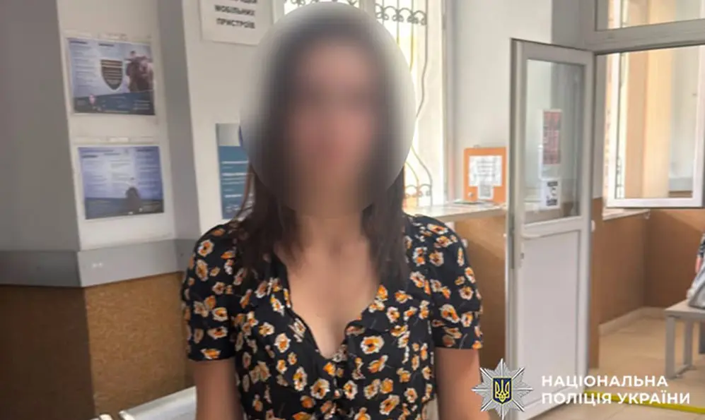 На Старокостянтинівщині 16-річну дівчину підозрюють у крадіжці 70 тисяч гривень у пенсіонера